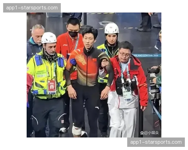英国选手特雷西碰撞导致中国队两名选手摔倒仅判普通犯规